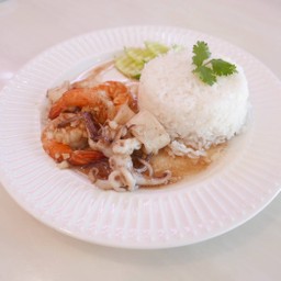 ข้าวทอดกระเทียม