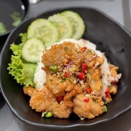 ข้าวไก่กรอบ คั่วพริกเกลือ