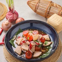 ยำหมูยอไข่แดง