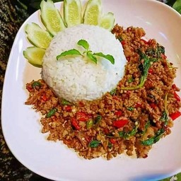 ข้าวกะเพราเนื้อ โคขุน