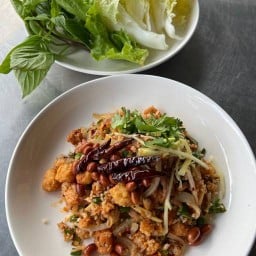 ข้าวทอดแหนมคลุกคุณยาย ตลาดจินดา
