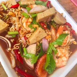 ยำมาม่ารวม (ไม่ใส่น้ำปลาร้า)