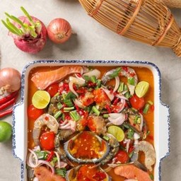 ยกโคตรยำรสจัด (แซลมอน-ปูไข่-กุ้ง-ไข่แดง)