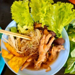 ก๋วยเตี๋ยวไก่มะระบุฟเฟ่ต์แซ่บ9ดาว ตลาดต้นตาล