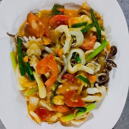 ปลาหมึกผัดไข่เค็ม