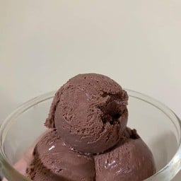 ยำแซ่บ เพราถาด by เบลลี่