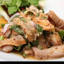 น้ำตกคอหมูย่าง