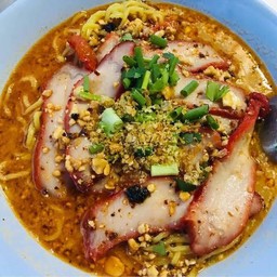 ชายสี่บะหมี่เกี๊ยว บขส ลำปาง