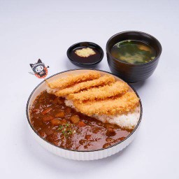 ข้าวแกงกะหรี่ แซลมอนทอด