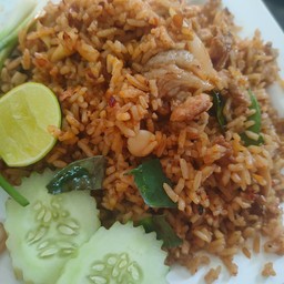 ข้าวผัดต้มยำหมู