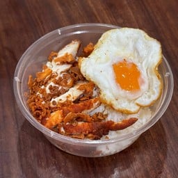 (ชามเล็ก) ข้าวไก่ทอดไข่ดาว (ราคาประหยัด)