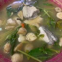 ต้มยำปลากะพง-ใบกระเพรา