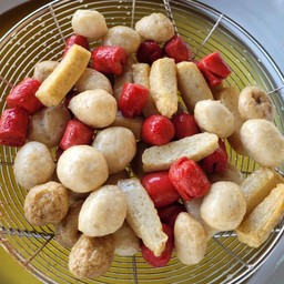 ลูกชิ้นรวมทอด