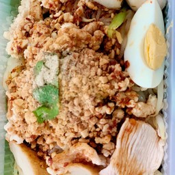 ก๋วยเตี๋ยวคลุกน้ำซอสสูตรโบราณของทางร้านอร่อยมากค่ะ