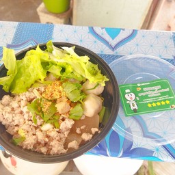 ก๋วยเตี๋ยวหมูสับต้มยำพร้อมทาน