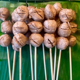 ลูกชิ้นเนื้อปิ้ง