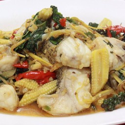 เนื้อปลากระพงผัดคื่นฉ่าย