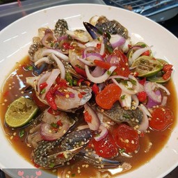 ยำปูม้าไข่แดงเค็ม