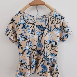 เสื้อS-M ผ้ายืด เอวระบาย ครีมลายฟ้า