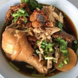 ก๋วยเตี๋ยวไก่ตุ๋นมะระ