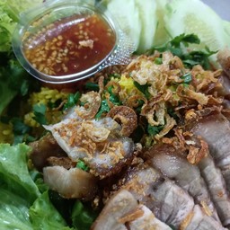 ข้าวหมกไก่หมูกรอบน้ำจิ้ม