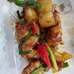 ข้าวหมูสามชั้นผัดพริกเผา