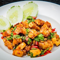 กะเพราหมูกรอบ