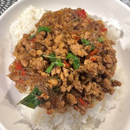 ข้าวกะเพราหมูสับวุ้นเส้น