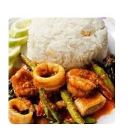ผัดพริกแกงทะเลรวมราดข้าว