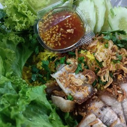 ข้าวหมกหมูกรอบ น้ำจิ้ม