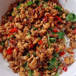 ข้าวกระเพราหมูสับพริกแห้ง
