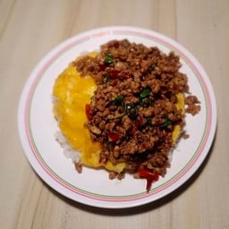 กะเพราเผ็ดไข่ข้นบ้าน41 สาขาท่าจีน