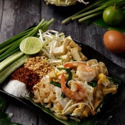 ผัดไทยกุ้งสด