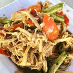 ตำหน่อไม้ปูปลาร้า