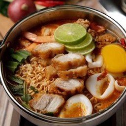 มาม่าหม้อไฟ (รวมมิตร)