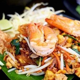 ผัดไท ทะเลรวม ห่อใข่