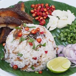 ข้าวหน้ายำปลาสลิด