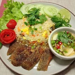 ข้าวผัดปลาสลิด