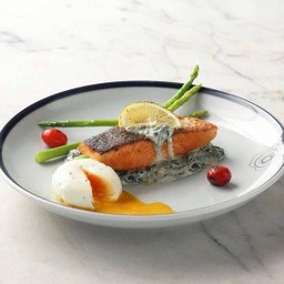 Grilled Salmon with Spinach Sauce