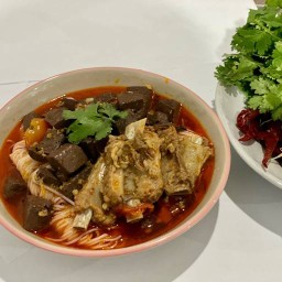 ขนมจีนน้ำเงี้ยวเมืองลำปาง