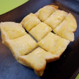 ขนมปังปิ้งเนยนม Toast with Butter and Condensed Milk
