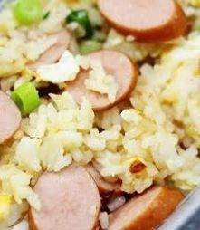 ข้าวผัดฮ๊อดด๊อกไก่