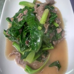 เนื้อผัดมํ้ามันหอย-คะน้า