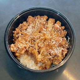 ข้าวไก่ทอดซอสกระเทียม