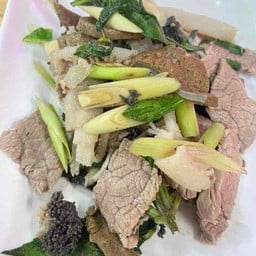 ต้มแห้งเครื่องในเนื้อ