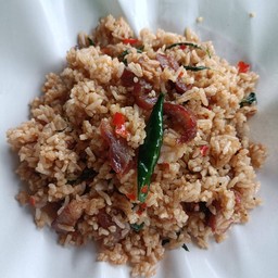 ข้าวคลุกกระเพราหมูย่าง