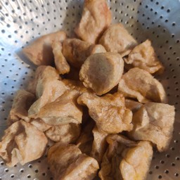 ลูกชิ้นปลาระเบิดทอด