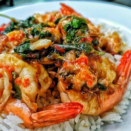 ข้าวกะเพรากุ้ง