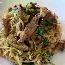 บะหมี่คั่วกะเพราเป็ด