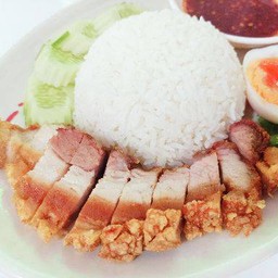 ข้าวหมูกรอบไข่มะตูม